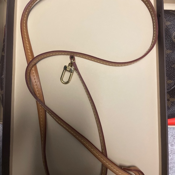 Louis Vuitton Favorite MM - Picture 2 of 8